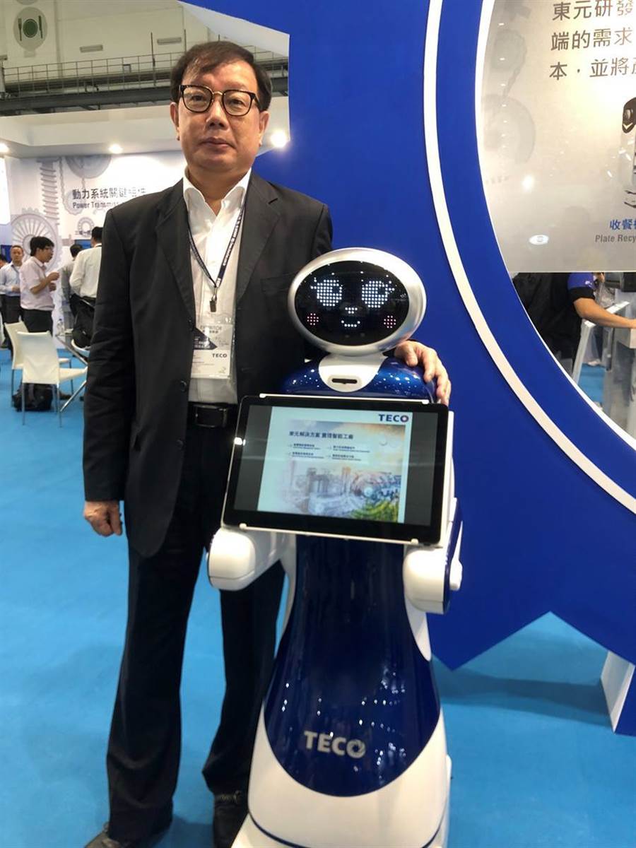 東元電機新開發(fā)導覽機器人今首度曝光，負責全桉的東元協(xié)理林勝泉。圖／沉美幸